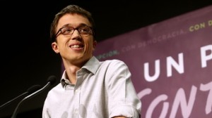 inigo-errejon-sonrie-durante-comparecencia-ante-los-medios-noche-electoral-1450803049335