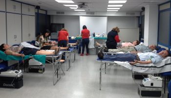 Los empleados de Aguas de Alicante e Hidraqua donan sangre a través del Centro de Trasfusiones de la Generalitat