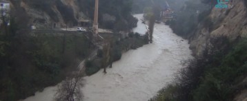El desbordament del riu Clariano obliga a desallotjar a prop de 30 persones a Ontinyent