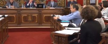 Pleno en al Ayuntamiento de Alicante con bronca incluida de socios de gobierno. Echávarri (PSOE) reprende a Angulo (Guanyar) por sus formas en el discurso