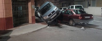 Un aparatoso accidente entre dos vehículos en Petrer que se salda sin heridos de gravedad