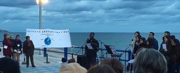 El Instituto Secular Vita et Pax de Alicante reza una oración por las personas fallecidas en el Mediterráneo huyendo de la guerra