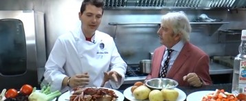 El cocinero José Antonio Sánchez prepara un “Bollitori de cangrejo” en el programa Cocina Mediterránea