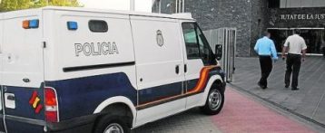 Acusan de secuestro a un casero por encerrar en el piso a inquilina morosa