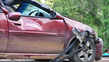 Un padre simula en Elche un choque para tapar que su hijo se da a la fuga borracho en un accidente