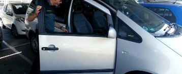 La Guardia Civil rescata a un bebé de 9 meses inconsciente en un coche de un estacionamiento en San Juan, Alicante