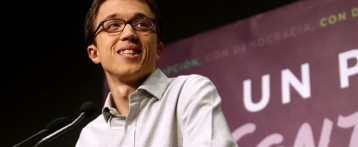 Iñigo Errejón visita las Hogueras de Alicante