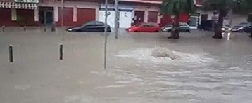 La lluvia causa inundaciones en Sax y provoca cortes de tráfico en las carreteras de la provincia de Alicante