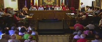 El pleno municipal de Elche pide la dimisión de Marzà por el decreto del plurilingüismo