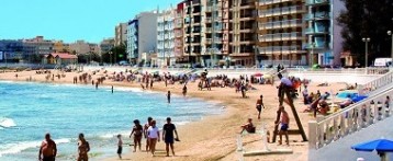 El Ayuntamiento de Torrevieja prohibe bañarse en sus playas por falta de socorristas